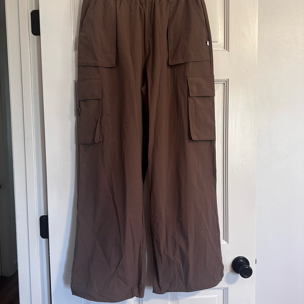 Fabletics Women’s Tan Cargo Pants